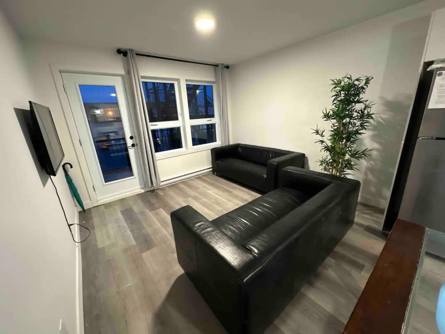 One Bedroom - 1906 Apartment *